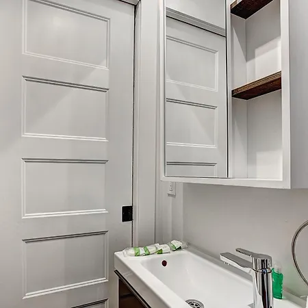 The Francois Xavier-Old Montreal Aparthotel Room photo